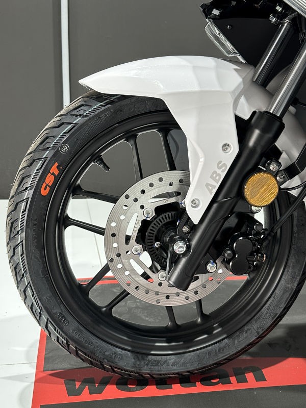 Wottan Sixteen 125: lo scooter spagnolo con ruota da 16" che sfida il traffico urbano